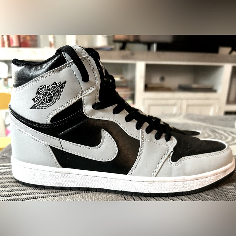 Nike Air Jordan 1 High Shadow 2.0 - Size 9.5